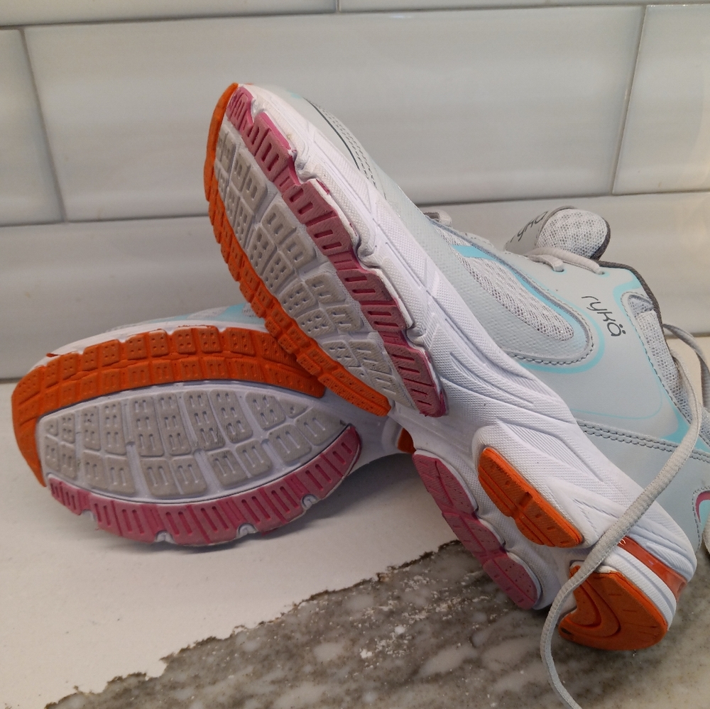 Women's Ryka tennis shoes - SZ 8 - Picture 5 of 5